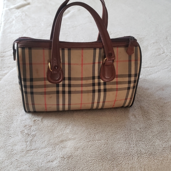 Burberrys Nova Check bag - Picture 2 of 15